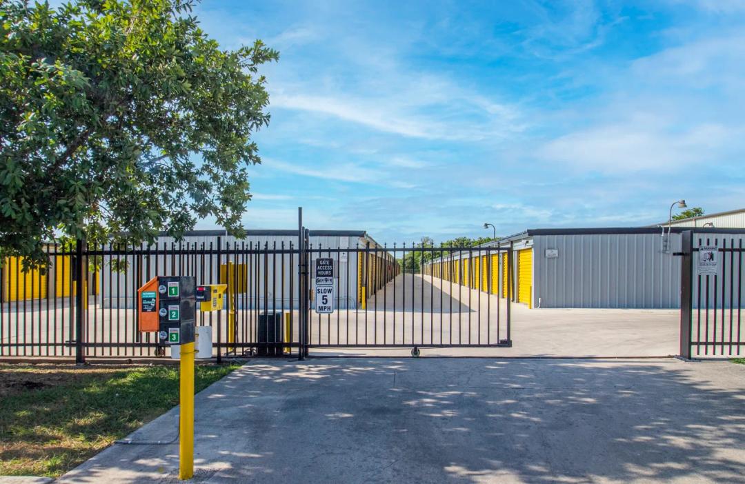 Storage King USA - Seguin, TX - 430 E. I-10 media 9