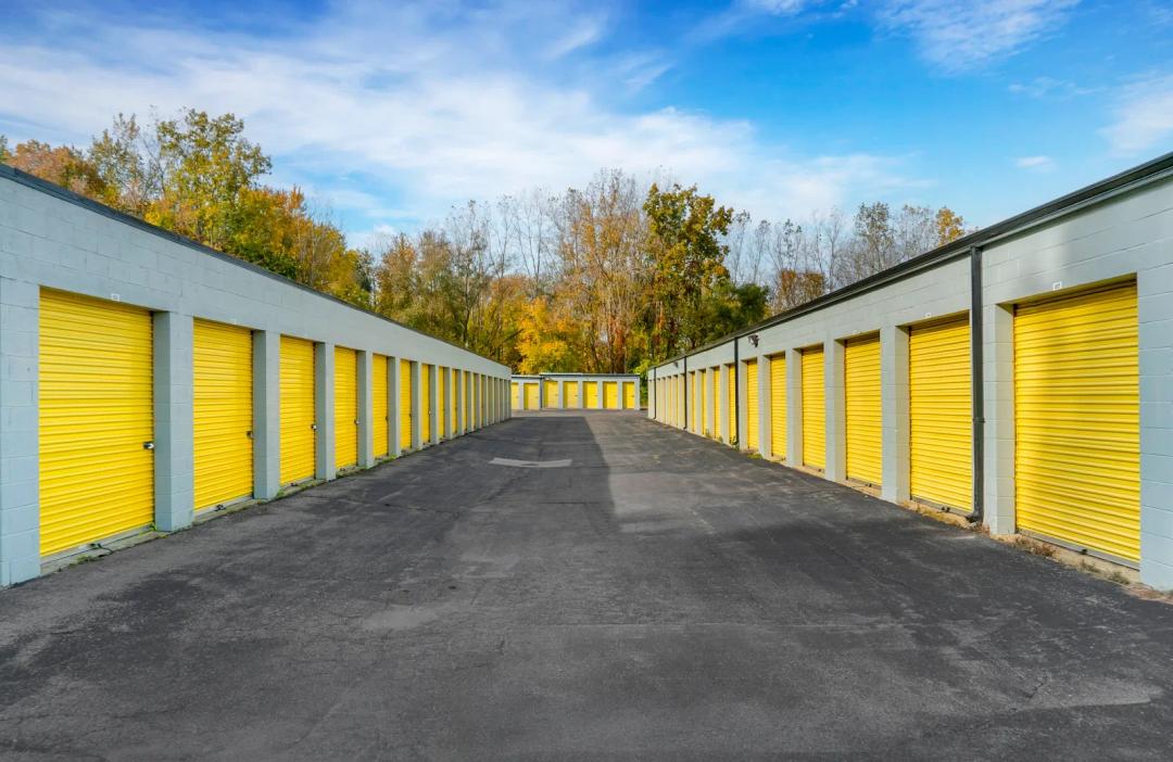 Storage King USA - 4275 Highland media 9